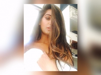 This Bollywood actress leaked her own Nude photo and MMS video | ऐकावं ते नवलच...! बॉलिवूडची ही अभिनेत्री करते स्वतःचे न्यूड फोटो आणि MMS व्हिडिओ लीक