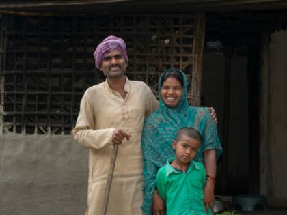Family stories of those who earn Rs 10,000 to Rs 14,000 per month | लेख: १० ते १४ हजार रुपयांत महिना ढकलणाऱ्यांची कुटुंबकथा Family stories of those who earn Rs 10,000 to Rs 14,000 per month | लेख: १० ते १४ हजार रुपयांत महिना ढकलणाऱ्यांची कुटुंबकथा