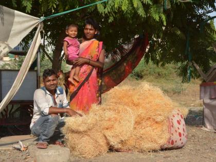 Employment stopped; Grain was not in the poor man's hut | रोजगार बंद पडला; गरिबाच्या झोपडीत नव्हतं सांजीचं दळण