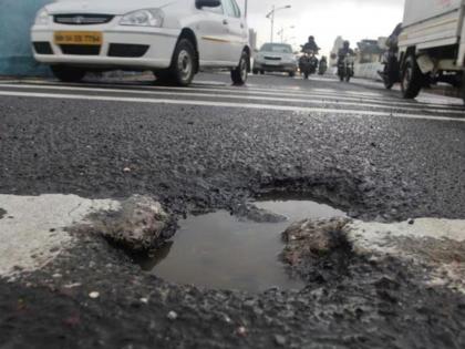 Retired teacher dies after bike hits pothole in Nashik | रस्त्यातील खड्डा चुकवण्याच्या नादात अंदाच चुकला अन्... नाशकात सेवानिवृत्त शिक्षकाचा बळी Retired teacher dies after bike hits pothole in Nashik | रस्त्यातील खड्डा चुकवण्याच्या नादात अंदाच चुकला अन्... नाशकात सेवानिवृत्त शिक्षकाचा बळी