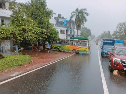 bus collides with car on porvorim highway traffic jam for an hour after the terrible accident | पर्वरी महामार्गावर बसची कारला धडक; भीषण अपघातानंतर तासभर वाहतूक कोंडी