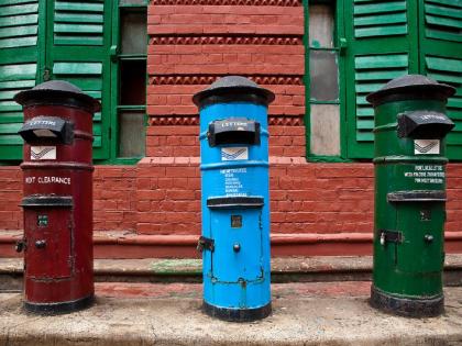 Along with red, post boxes are also green, blue; Each has a different meaning | लाल सोबतच पोस्टाची पेटी हिरव्या अन् निळ्या रंगाचीही असते; प्रत्येकाचा आहे वेगळा अर्थ