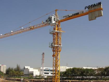 'Potain Crane' is used for Ziro Mile Metro Station in Nagpur | नागपुरातील झिरो माईल मेट्रो स्टेशनसाठी ‘पोटेन क्रेन’चा वापर