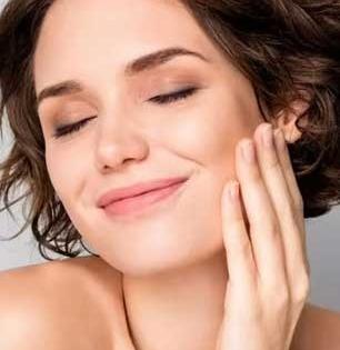 कोरड्या कोमजलेल्या चेहऱ्यासाठी वरदान-बटाट्याचा रस आणि गुलाबजल, पाहा कसे लावायचे..