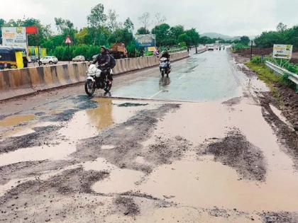 Being hit by a bus from behind as he slows down in an attempt to avoid a pothole; A pothole on Hersul Road claimed the life of a young man | खड्डा चुकवण्याच्या प्रयत्नात वेग कमी होताच पाठीमागून बसची धडक; बाईकस्वाराचा जागीच मृत्यू