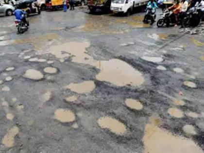 Have potholes on Mumbai's roads really decreased? 6,276 potholes were recorded in 2019-20 and now... | मुंबईतील रस्त्यांवरील खड्डे खरोखर कमी झाले? २०१९-२० मध्ये ६,२७६ खड्ड्यांची नोंद अन् आता... Have potholes on Mumbai's roads really decreased? 6,276 potholes were recorded in 2019-20 and now... | मुंबईतील रस्त्यांवरील खड्डे खरोखर कमी झाले? २०१९-२० मध्ये ६,२७६ खड्ड्यांची नोंद अन् आता...