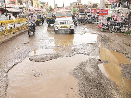 Tender for 39 asphalt roads in the city stalled; 57 crore budget for 31 km | शहरातील ३९ डांबरी रस्त्यांची निविदा रखडली; ३१ किमीसाठी ५७ कोटींचे अंदाजपत्रक