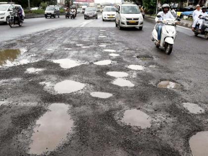 Roads in Pune city are potholed in the first rain | PMC: पुणे शहरातील रस्त्यांवर पहिल्याच पावसात खड्डेच-खड्डे