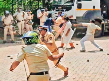 15 policemen including five officers injured in Powai incident, mob pelt stones on municipal anti-encroachment team | महापालिकेच्या अतिक्रमणविरोधी पथकावर जमावाची दगडफेक, अधिकाऱ्यांसह १५ पोलिस जखमी