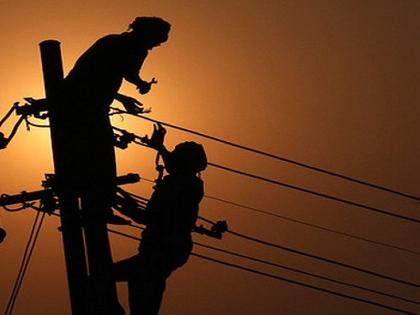 Electricity Update: Mumbai's life disrupted due to power outage | Electricity Update: ‘वीज’डाउनमुळे मुंबईचे जनजीवन ठप्प; लोकलसेवाही थांबली, उद्योगांचे नुकसान