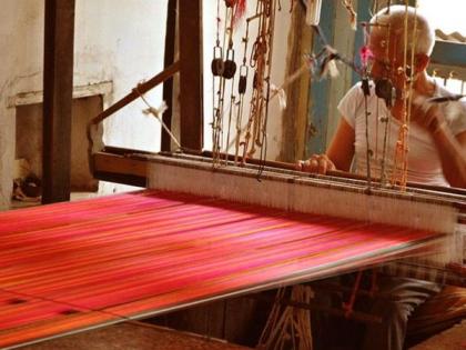 In the budget, small textile industry get nothing | अर्थसंकल्पात छाेट्या वस्त्राेद्याेगांच्या वाट्याला भाेपळा