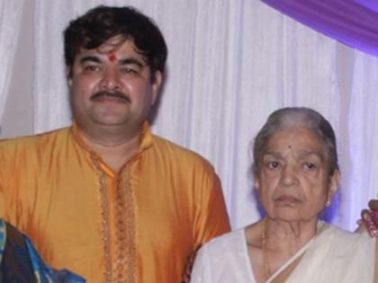 Marathi Actor Prashant Damle's mother passed away | प्रशांत दामलेंवर कोसळला दुःखाचा डोंगर, हरपलं आईचं छत्र