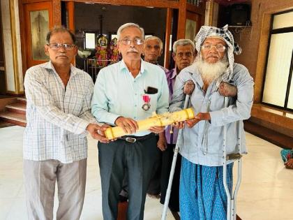 Padma Shri Gajanan Mane received in a rousing ceremony, award dedicated to leprosy patients | पद्मश्री गजानन माने यांचे जल्लोषात स्वागत, कुष्ठरुग्णांना समर्पित केला पुरस्कार