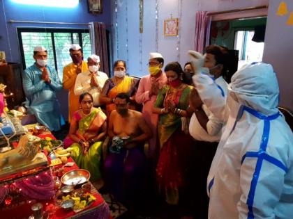 Ganpati Festival - Bhatji performed pooja by wearing PPE insect due to corona | Ganpati Festival -कोरोनामुळे पीपीई कीट घालून भटजींनी सांगितली पूजा