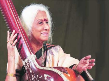 Presentation of music and the relationship between scripture is like mirror image: Prabha Atre's special interview | संगीताचे प्रस्तुतीकरण आणि शास्त्र यांचे नाते बिंब-प्रतिबिंबासारखे : प्रभा अत्रे यांची विशेष मुलाखत 