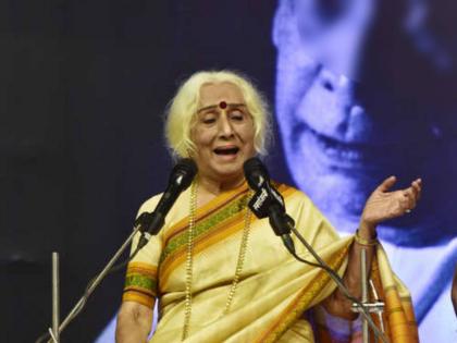 Veteran Singer Prabha Atre says At the age of 90, I want to read children literature and become a fairy | ९०व्या वर्षी बालसाहित्य वाचून परी व्हावं वाटतं- डॉ. प्रभा अत्रे