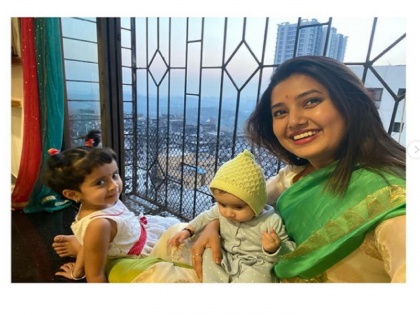 prajakta mali shares picture with niece | या दोघींच्या आगमनाने खूश झालीये प्राजक्ता माळी, तिच्यासाठी आहेत या खूपच स्पेशल