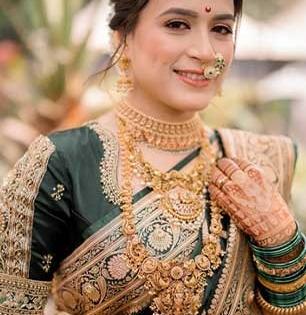 अभिनेत्री प्राजक्ता गायकवाडचे लग्नासाठी खास सुंदर ब्लाऊज, पाठीवरच्या नक्षीत सुखी संसाराची खास गोष्ट...