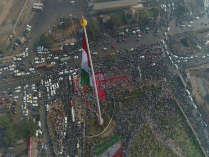 The magnificent Tri-color at the height of 107 meters high on the Republic Day! | निगडीत प्रजासत्ताक दिनी फडकला 107 मीटर उंचीचा भव्य तिरंगा !