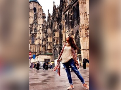 Prajakta mali enjoying vacation in europe | युरोपच्या रस्त्यांवर फिरतेय 'ही' मराठमोळी अभिनेत्री, ओळखलंत का तिला कोण आहे ती ?