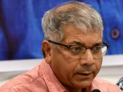 Narendra Modi is deceiving the people by lying about Chinese infiltration, prakash ambedkar | 'चीनच्या घुसखोरीसंदर्भात नरेंद्र मोदी खोटं बोलून देशवासियांची फसवणूक करतायंत'