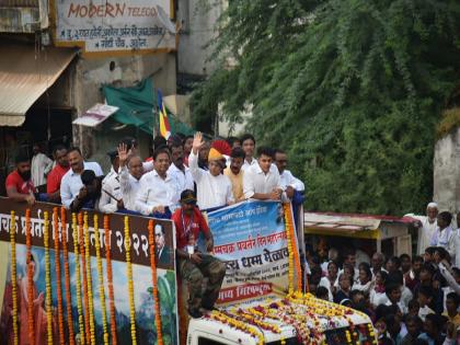 Prakash Ambedkar attended the Dhamma meeting in Akola  | धम्म मेळाव्यात उसळला भीमसागर, प्रकाश आंबेडकरांनी लावली हजेरी 