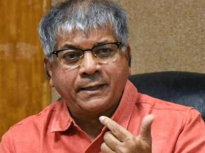 Prakash Ambedkar to meet Governor for permission to take criminal action against Guardian Minister Bachchu Kadu | बच्चू कडू यांच्याविरुद्ध फौजदारी कारवाईसाठी राज्यपालांची परवाणगी मागणार - प्रकाश आंबेडकर