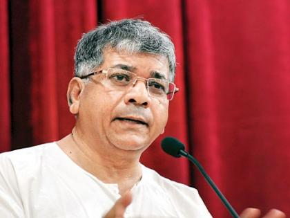 We have learned - saved; But did not become an intellectual: Prakash Ambedkar | आपण शिकलो-सवरलो; पण बुद्धिजीवी नाही बनलो : प्रकाश आंबेडकर