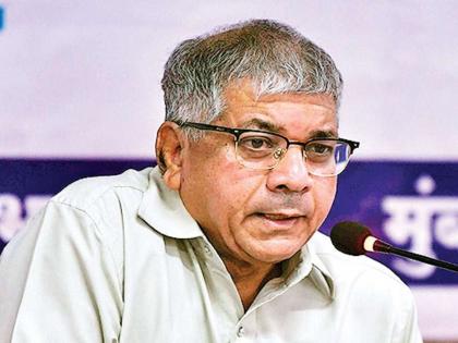 instead of aurangabad give sambhaji maharajs name to pune demands prakash ambedkar | औरंगाबाद नव्हे, 'या' जिल्ह्याला संभाजी महाराजांचं नाव द्या; प्रकाश आंबेडकरांची मागणी