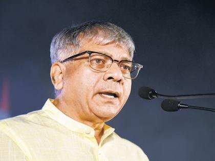 Arrest Mohan Bhagwat, Modi; both criminals of this country's Arm Act; Prakash Ambedkar's demand | माझा रावण दहनाला आधीपासूनच विरोध, पण आज स्टेटमेंट देणार नाहीः प्रकाश आंबेडकर