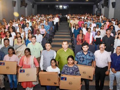 Distribution of laptops by the Chief Minister to students belonging to SC, ST communities in the state | राज्यातील एससी, एसटी समुदायातील विद्यार्थ्यांना मुख्यमंत्र्याच्याहस्ते लॅपटॉप वाटप