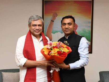 Chief Minister Dr. Pramod Sawant met the Railway Minister  | मुख्यमंत्री डॉक्टर प्रमोद सावंत भेटले रेल्वेमंत्र्यांना 