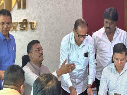 Farmers offer their land to save nature and solve the problem of car sheds | निसर्ग वाचवण्यासह कारशेडचा तिढा सोडवण्यासाठी शेतकऱ्यांनी दिला त्यांच्या जमिनीचा प्रस्ताव Farmers offer their land to save nature and solve the problem of car sheds | निसर्ग वाचवण्यासह कारशेडचा तिढा सोडवण्यासाठी शेतकऱ्यांनी दिला त्यांच्या जमिनीचा प्रस्ताव