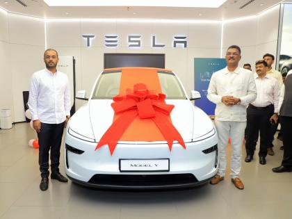 shiv sena shinde group minister pratap sarnaik purchase india first tesla model y car know about price of tesla car mumbai | प्रताप सरनाईकांनी घेतली देशातील पहिली Tesla Model Y कार; नातवाला दिली भेट, म्हणाले... shiv sena shinde group minister pratap sarnaik purchase india first tesla model y car know about price of tesla car mumbai | प्रताप सरनाईकांनी घेतली देशातील पहिली Tesla Model Y कार; नातवाला दिली भेट, म्हणाले...