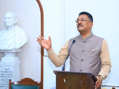 "The e-vehicle revolution means creating a clean, healthy and economically prosperous Mumbai," says Transport Minister Pratap Sarnaik. | "ई-वाहन क्रांती म्हणजे स्वच्छ, निरोगी आणि आर्थिकदृष्ट्या समृद्ध मुंबईची निर्मिती’’, परिवहनमंत्री प्रताप सरनाईक यांचं विधान "The e-vehicle revolution means creating a clean, healthy and economically prosperous Mumbai," says Transport Minister Pratap Sarnaik. | "ई-वाहन क्रांती म्हणजे स्वच्छ, निरोगी आणि आर्थिकदृष्ट्या समृद्ध मुंबईची निर्मिती’’, परिवहनमंत्री प्रताप सरनाईक यांचं विधान