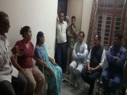 Minister Ranjit Patil meets Pratiksha Mehetre's Family | प्रतीक्षा मेहेत्रे हत्याकांड : गृह राज्यमंत्री रणजित पाटील यांनी घेतली प्रतीक्षाच्या कुटुंबीयांची भेट