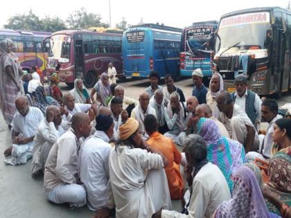 The devotees got stuck in the light due to 'Okhi' | ‘ओखी’मुळे भाविक प्रकाशात अडकले