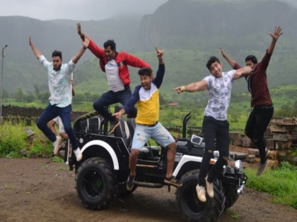 Dandi Gul In Premvaari Marathi Movie Song Superhit On Social Media | प्रेमवीरांची 'दांडी गुल' या गाण्याला मिळते तुफान पसंती