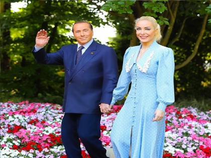 Italian EX prime minister Silvio Berlusconi symbolic wedding with 53 year younger girl friend | Viral News: 53 वर्षे लहान महिलेच्या प्रेमात पडले माजी पंतप्रधान, 400 अब्ज रुपयांच्या संपत्तीने बिघडला खेळ