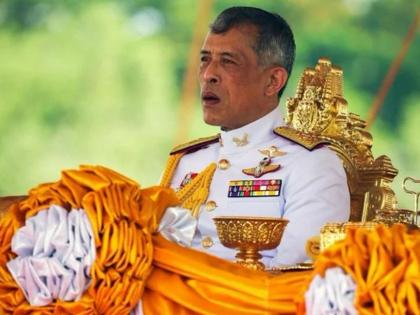 CoronaVirus: coronavirus thailand king maha vajiralongkorn leave for germany leaving his country people in pandemic? vrd | CoronaVirus: कोरोनामुळे संकटात प्रजा; देशाला वाऱ्यावर सोडून २० महिलांसह पळाला राजा