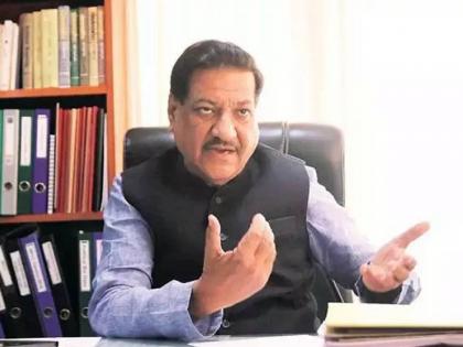 No minister shall have the right to make a speech in disguise outside says Prithviraj Chavan | कोणत्याही मंत्र्याला बाहेर आवेशपूर्ण भाषण करण्याचा अधिकार नाही; पृथ्वीराज चव्हाणांची छगन भुजबळांवर नाव न घेता टोलेबाजी