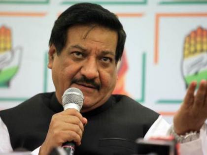 Return the money of those passengers, Prithviraj Chavan's letter to the Union Minister | त्या प्रवाशांचे पैसे परत करा, पृथ्वीराज चव्हाण यांचं केंद्रीयमंत्र्यांना पत्र