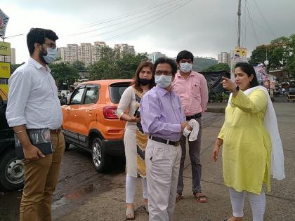 The corporator made a trip to the potholes for the municipal officials by driving herself! | स्वतः गाडी चालवत नगरसेविकेने महापालिका अधिकाऱ्यांना घडवली खड्डे सफर!