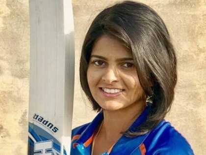 father builds cricket ground daughter repays with india cap | वडिलांनी क्रिकेटसाठी तयार केलं मैदान, मुलीनं टीम इंडियात जागा मिळवून वाढवली शान