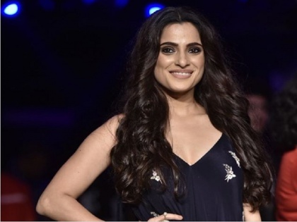 Priya Bapat got trolled on Instagram due to her clothes | प्रिया बापटला या फोटोमुळे सोशल मीडियावर करण्यात आले ट्रोल, तिने देखील दिले सडेतोड उत्तर