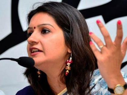 Congress deceives Dharavi people - Priyanka Chaturvedi | कॉंग्रेसने धारावीकरांची फसवणूक केली -  प्रियंका चतुर्वेदी 