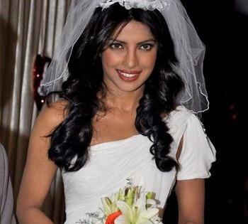 Priyanka chopra become Mrs.Jones, completed her wedding as per Christian Rituals | Priyanka Nick Wedding : प्रियांका चोप्रा झाली मिसेस जोनास, ख्रिश्चन पद्धतीने पार पडला विवाह सोहळा