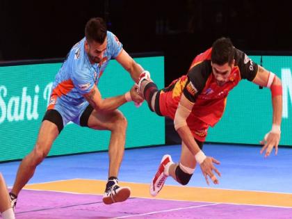 Warriors' prey Kabaddi against Bulls: 31-25 on the fantastic win in Bengal | बुल्सकडून वॉरियर्सची शिकार प्रो-कबड्डी : बंगालवर ३१-२५ ने शानदार विजय