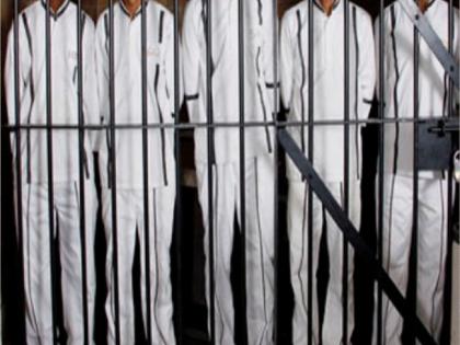 Viral News: Why do prison inmates wear black and white stripe dress? Know the reason | Viral News: कारागृहातील कैदी काळ्या आणि पांढर्‍या पट्ट्यांचे कपडे का घालतात? जाणून घ्या कारण