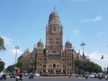 Burden of additional property tax on the shoulders of lakhs of mumbaikar | अतिरिक्त मालमत्ता कराचे ओझे लाखो मुंबईकरांच्या खांद्यावर